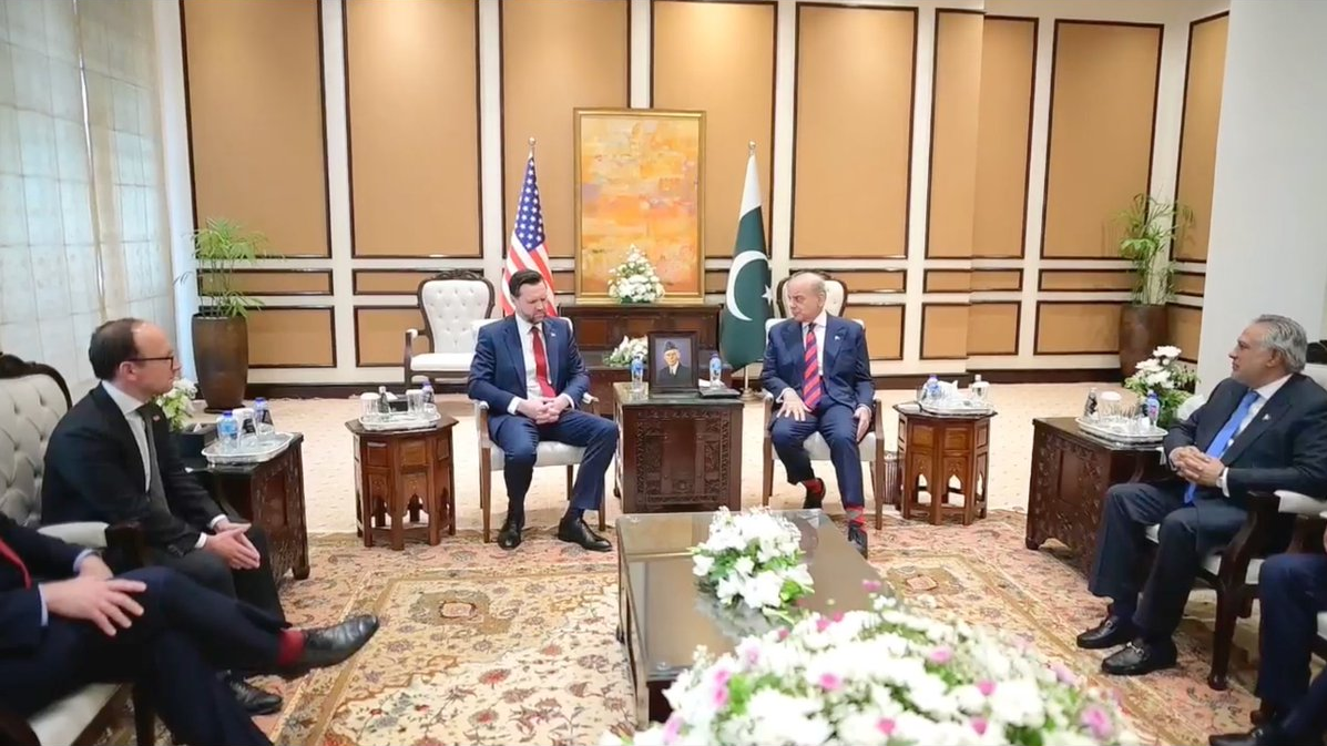 মার্কিন-ইরানি প্রতিনিধি দলের সঙ্গে পাকিস্তানি প্রধানমন্ত্রীর বৈঠক