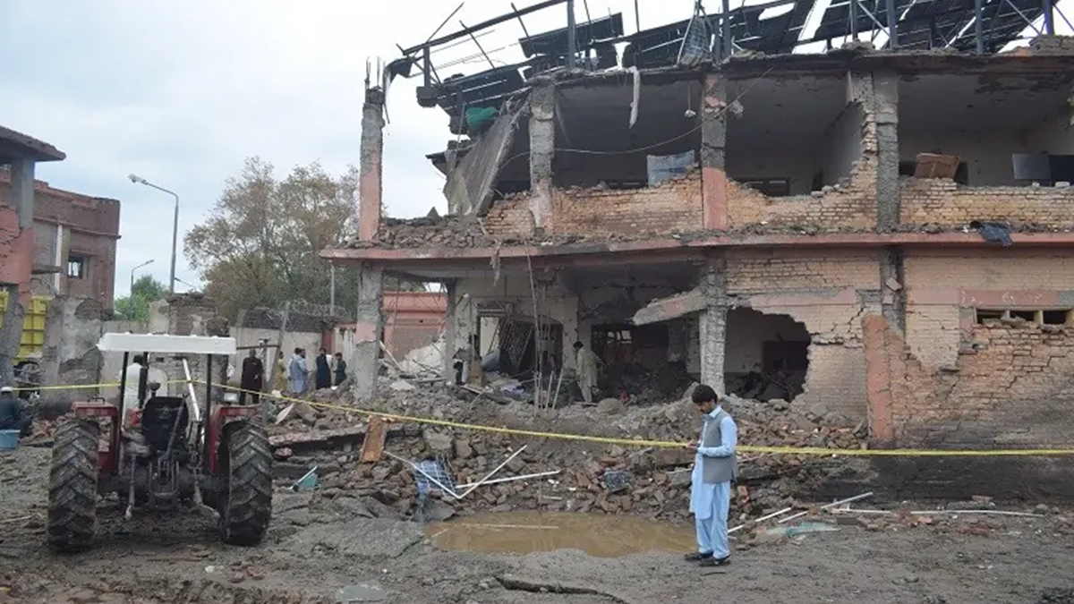 পাকিস্তানের পুলিশ স্টেশনে আত্মঘাতী বোমা হামলা, হতাহত ১৮