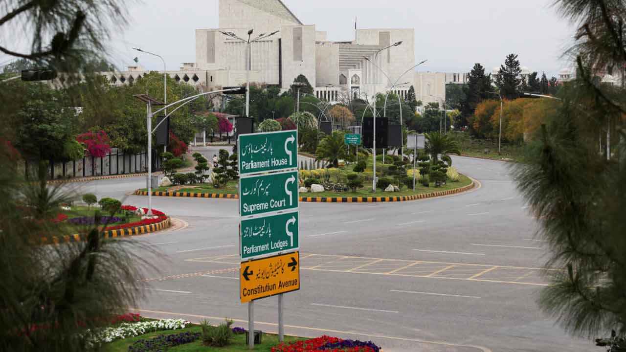 পাকিস্তানের দুই শহরে অঘোষিত ‘লকডাউন’! 