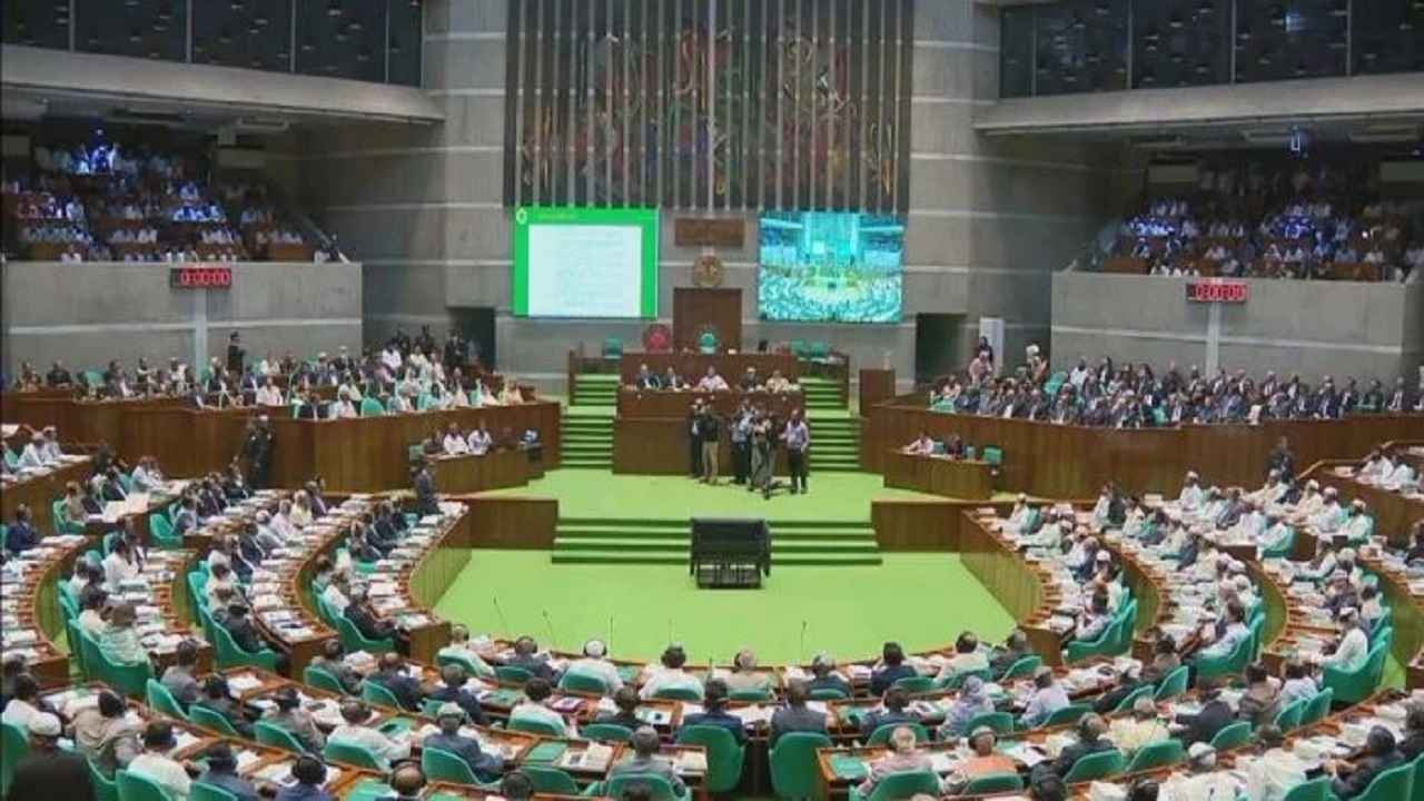 জ্বালানি ইস্যুতে সংসদে উত্তাপ, মুলতবি প্রস্তাব ঘিরে বিতর্ক