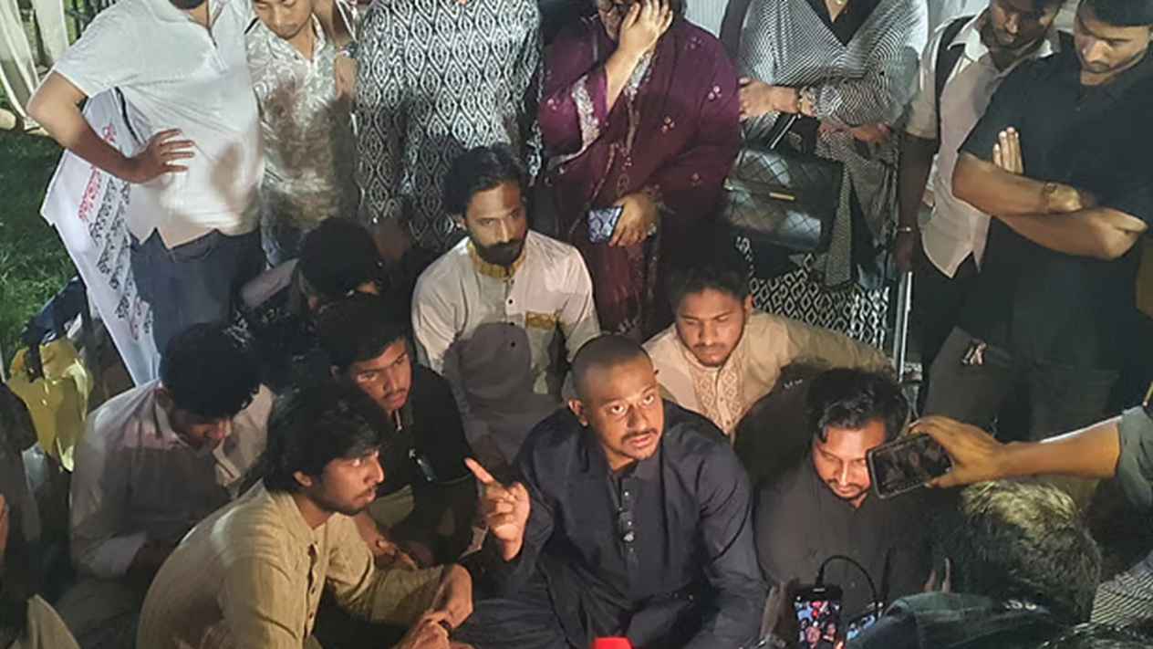 গণভোটের রায় বাস্তবায়নে অনশনকারী শিক্ষার্থীদের প্রতি পাটওয়ারীর সংহতি