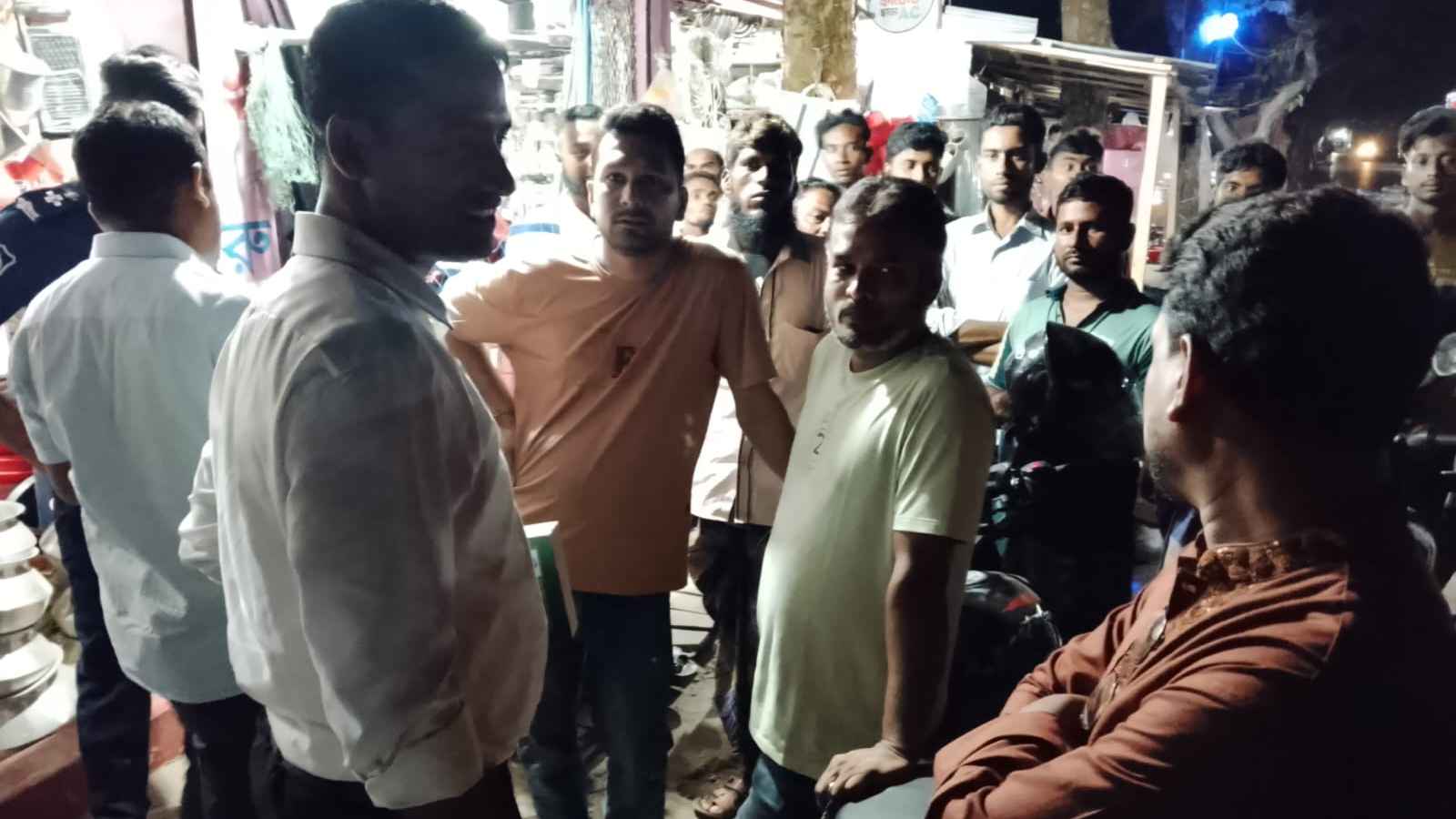 পিরোজপুরে অতিরিক্ত দামে অকটেন বিক্রি, অভিযানে ব্যবসায়ীকে জরিমানা