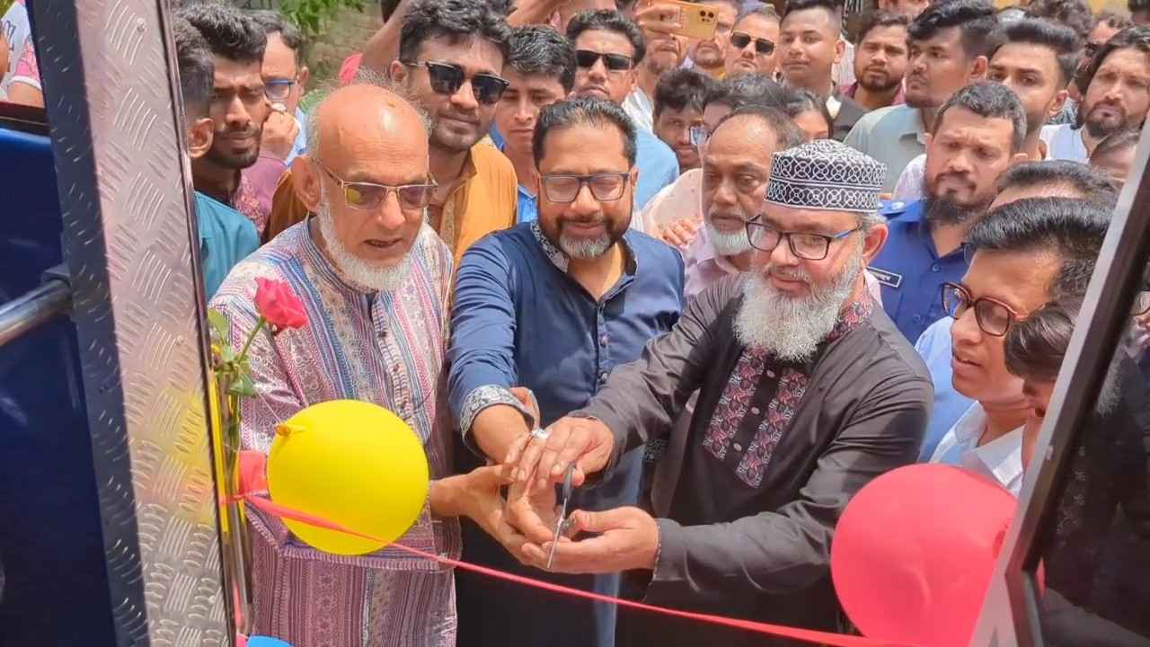 পিরোজপুর সরকারি সোহরাওয়ার্দী কলেজে নতুন বাস উদ্বোধন