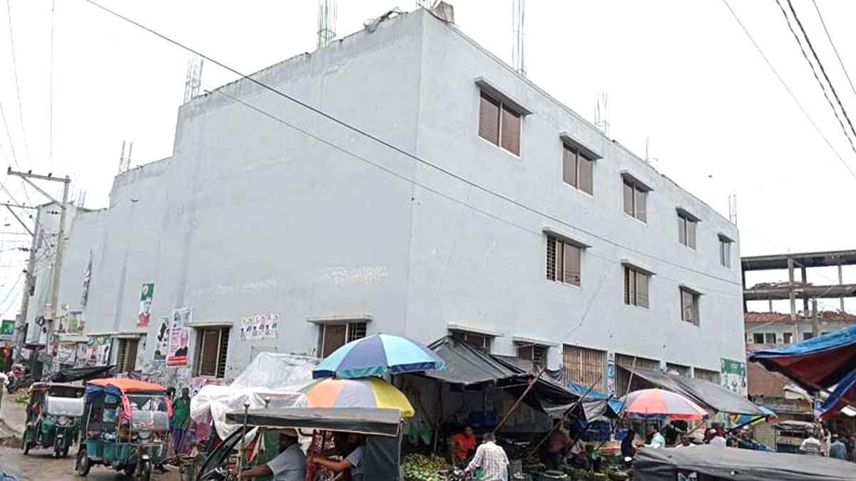 নির্মাণের ৫ বছর পরও চালু হয়নি ফিশ মার্কেট, রাজস্ব হারাচ্ছে সরকার