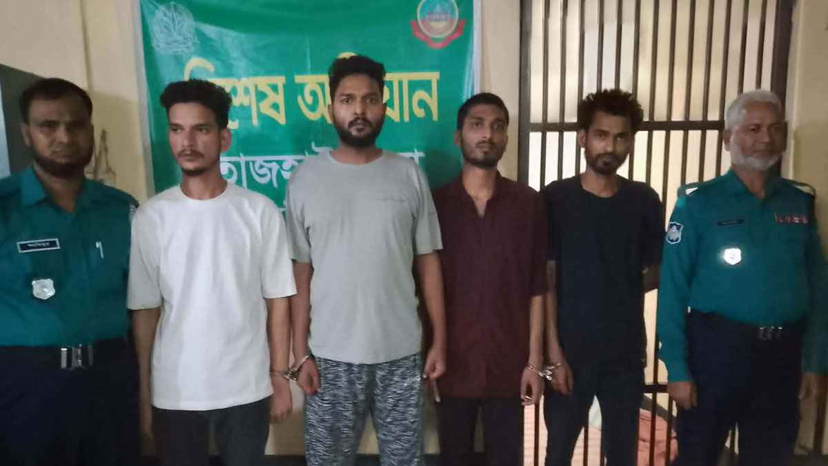 রংপুরে লাঠিসোঁটাসহ নিষিদ্ধ ছাত্রলীগের ৪ নেতাকর্মী গ্রেফতার