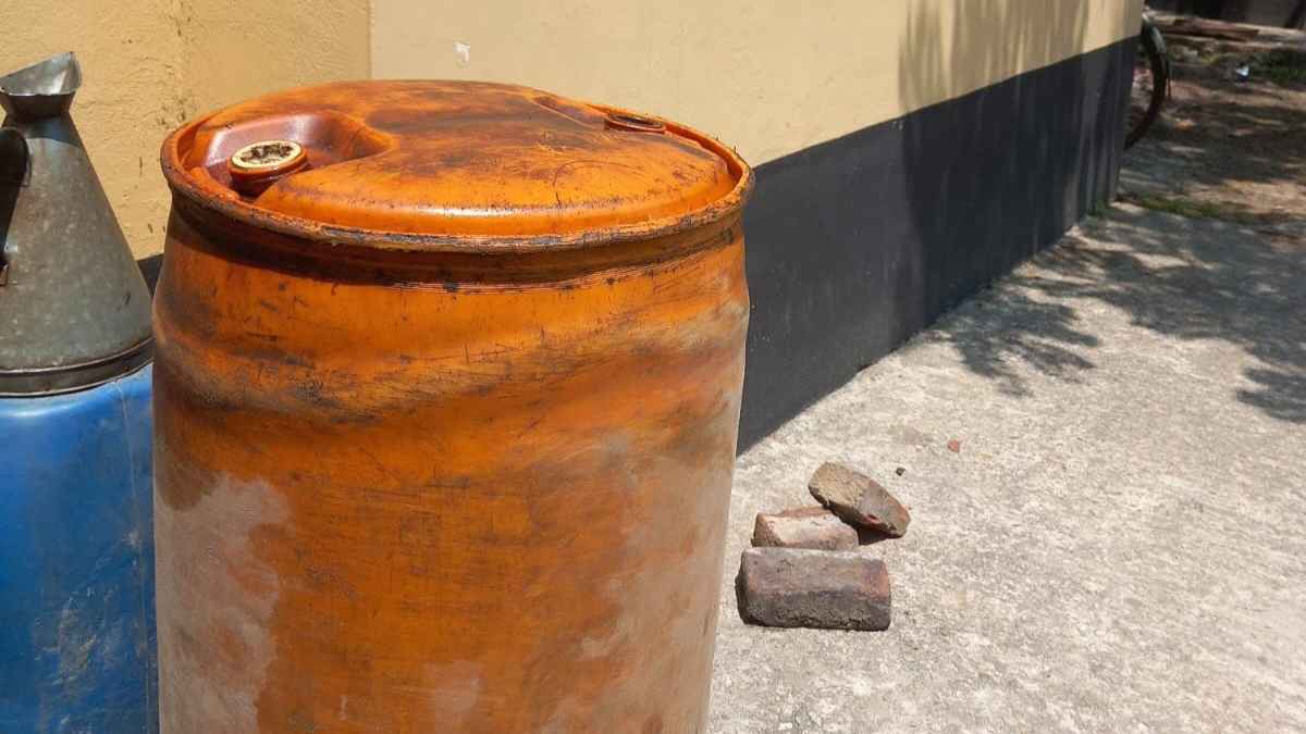 তেঁতুলিয়ায় অবৈধ ডিজেল মজুদবিরোধী অভিযান, ১৩০ লিটার জব্দ