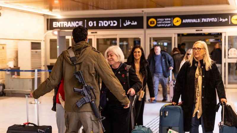 ইরানের হামলায় তছনছ ইসরায়েল, পালাচ্ছে ইহুদিরা