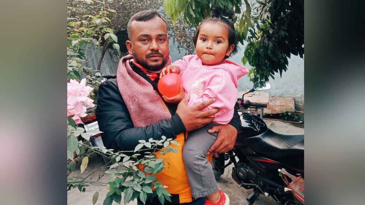 বজ্রপাতে বাবার মৃত্যু, কোল থেকে পড়ে অলৌকিকভাবে বেঁচে গেল শিশু কন্যা