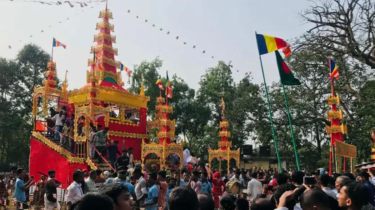 রামুতে স্বর্গপুরী উৎসবে বিশ্বশান্তি কামনায় প্রার্থনা