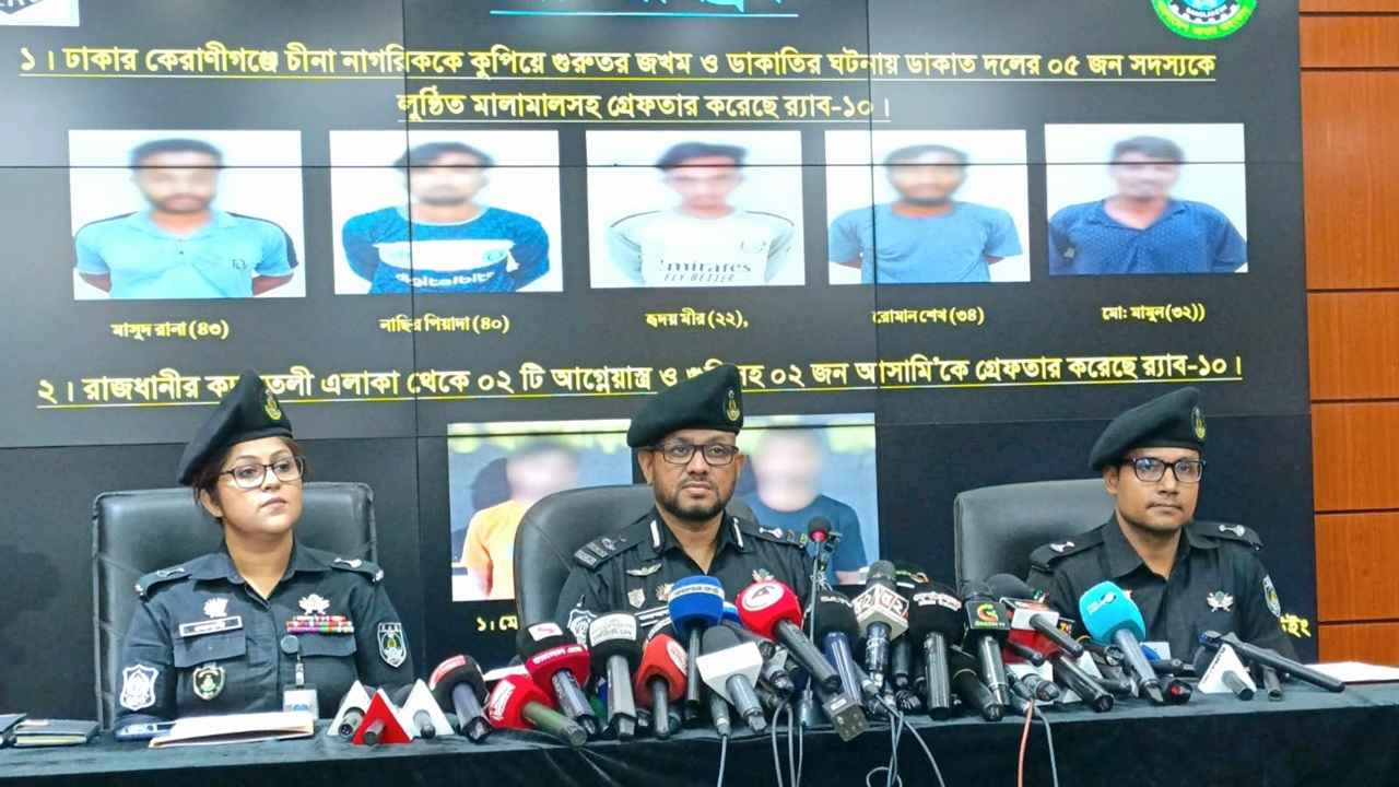 কেরানীগঞ্জে ডাকাতি, ফেলে যাওয়া মোবাইলের সূত্র ধরে গ্রেফতার ৫