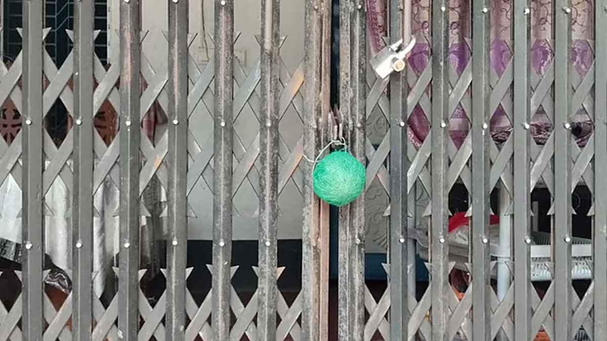 সাতক্ষীরার কলারোয়ায় বাড়িতে ‘বোমাসদৃশ’ তিন বস্তু, এলাকায় আতঙ্ক