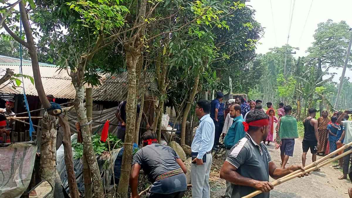 সাতক্ষীরায় উচ্ছেদ হওয়া ২ পরিবারকে পুনর্বাসনের সিদ্ধান্ত