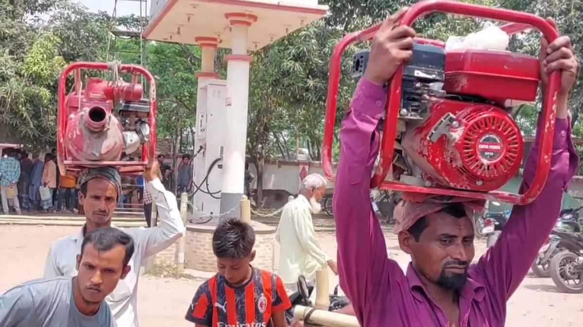 বোতলে তেল না পেয়ে মেশিন কাঁধে পাম্পে হাজির কৃষকরা!