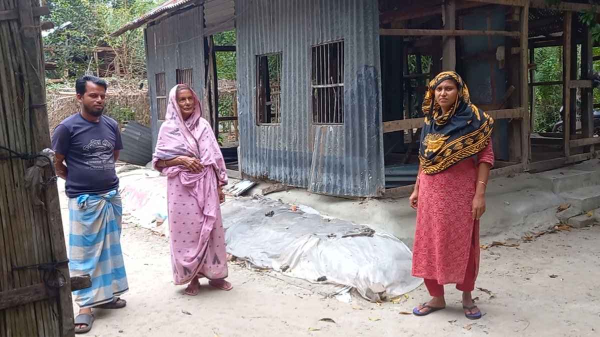 মাদারীপুরে হত্যা মামলার জেরে আসামিপক্ষের ঘরে ভাঙচুর-লুটপাট