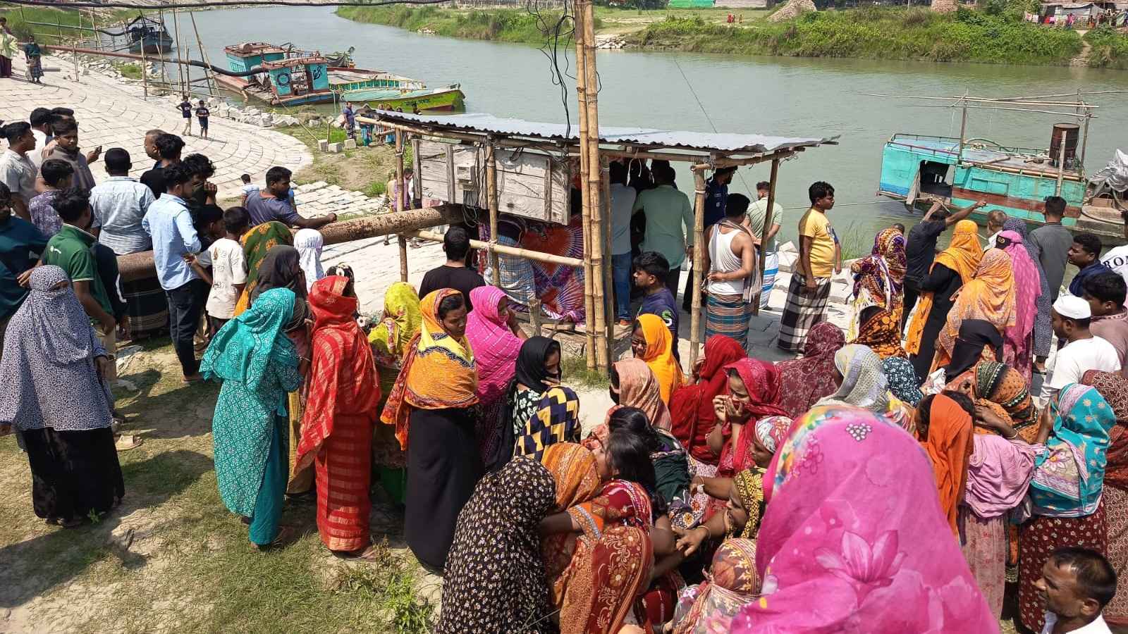 নিরাপত্তাহীন সেচ পাম্পে বোরখা পেঁচিয়ে গৃহবধূর মৃত্যু
