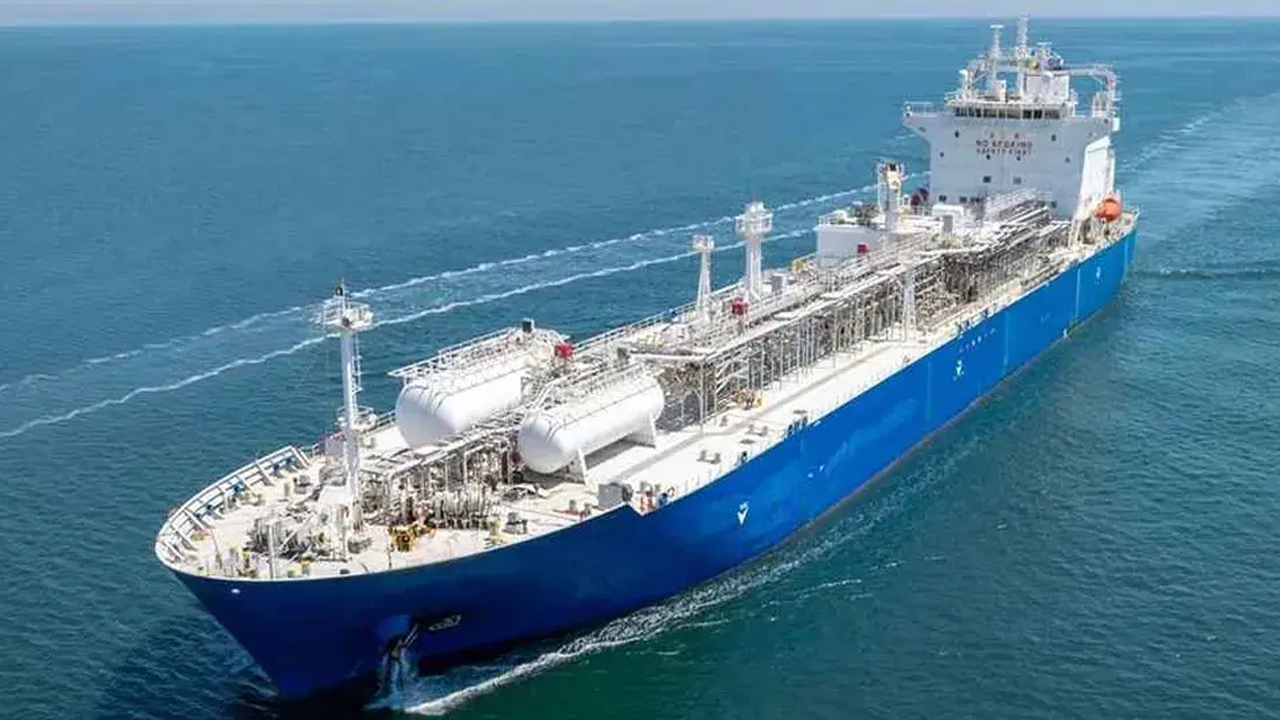 দেশে পৌঁছেছে জ্বালানি তেলবাহী আরও ৪ জাহাজ