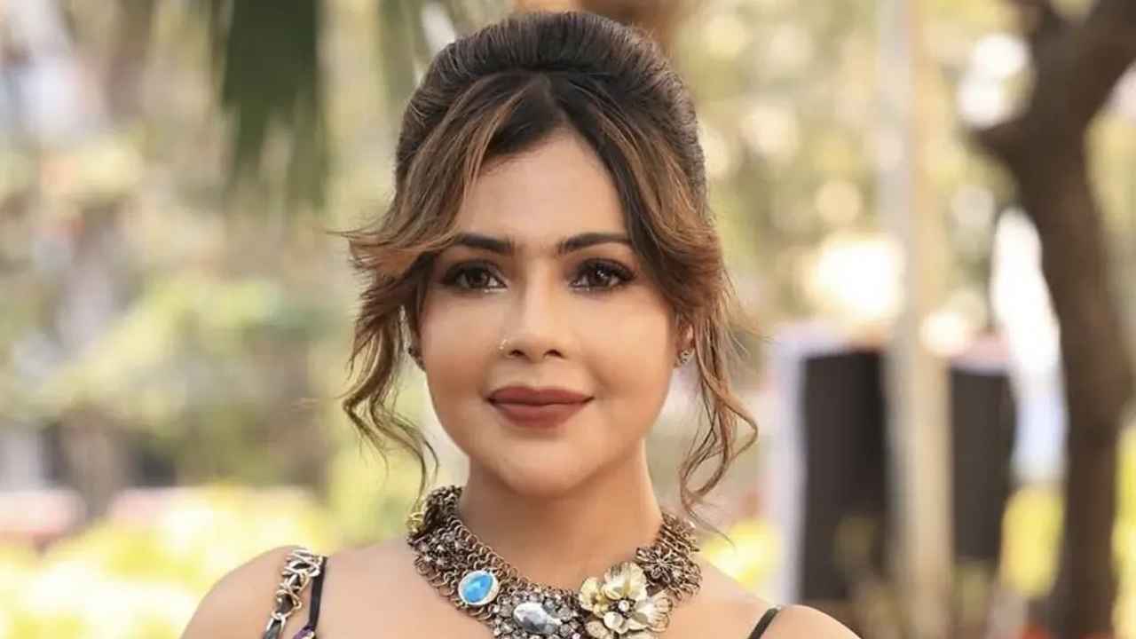 জনপ্রিয় অভিনেত্রী রহস্যজনক মৃত্যু, নিজ বাসা থেকে উদ্ধার মরদেহ