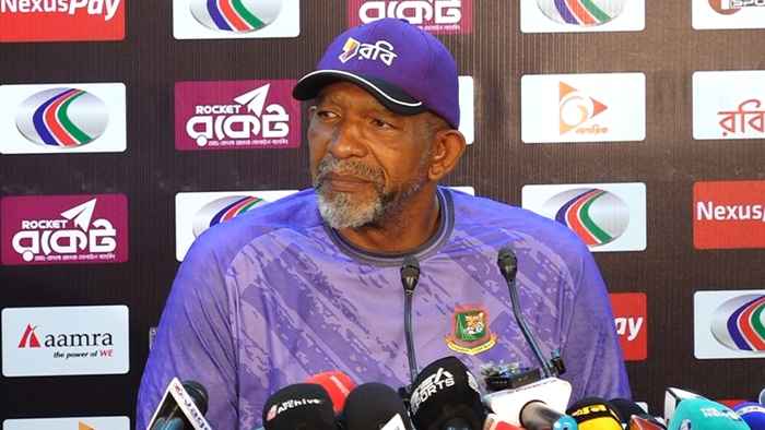 কিছুই আর তেমন অবাক করে না— বিসিবির পরিবর্তন প্রসঙ্গে সিমন্স