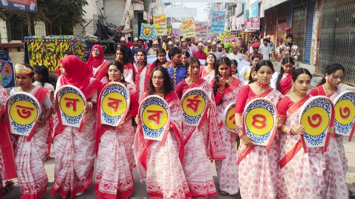 সিরাজগঞ্জে উৎসবের আমেজে বৈশাখী শোভাযাত্রা অনুষ্ঠিত