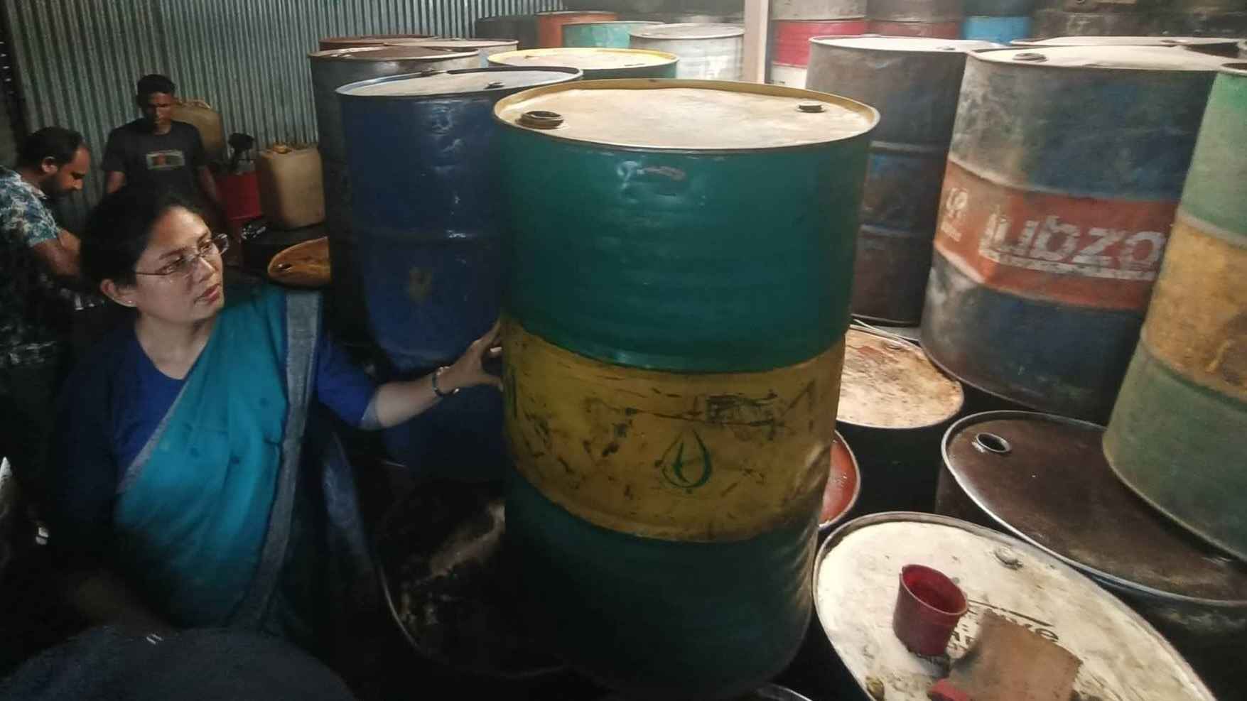 সিরাজগঞ্জে অবৈধভাবে মজুত ১,৭৪৪ লিটার ডিজেল জব্দ, ব্যবসায়ীকে কারাদণ্ড