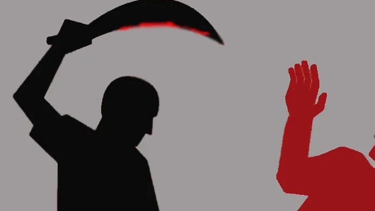 ফ্লেক্সিলোড ব্যবসায়ীকে কুপিয়ে ২ লাখ টাকা ছিনতাই