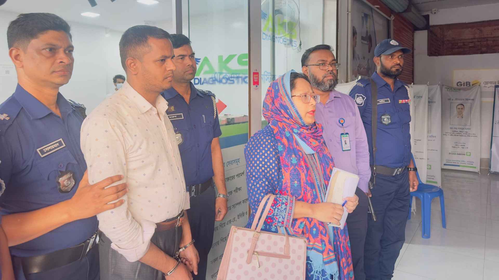 সোনারগাঁওয়ে লাইসেন্স বিহীন হাসপাতালে অভিযান, গ্রেফতার ১