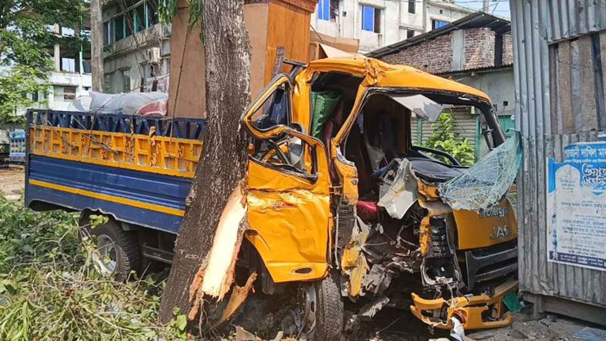 speeding pickup in Patuakhali