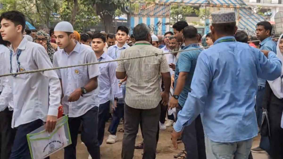 সাড়ে ১৮ লাখ শিক্ষার্থীর অংশগ্রহণে এসএসসি ও সমমানের পরীক্ষা শুরু