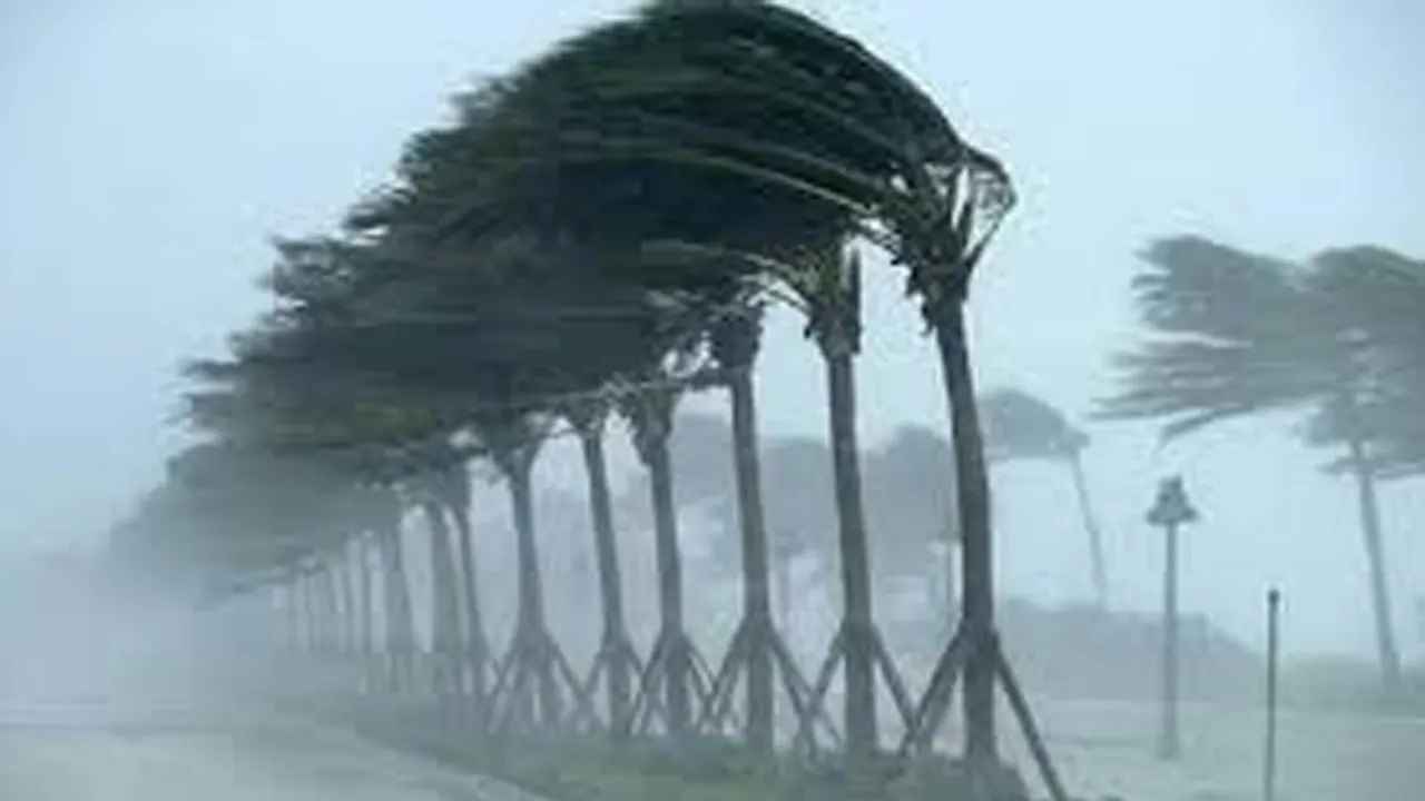 দুপুরের মধ্যে ৬০ কিমি বেগে ঝড়ের শঙ্কা যে অঞ্চলে