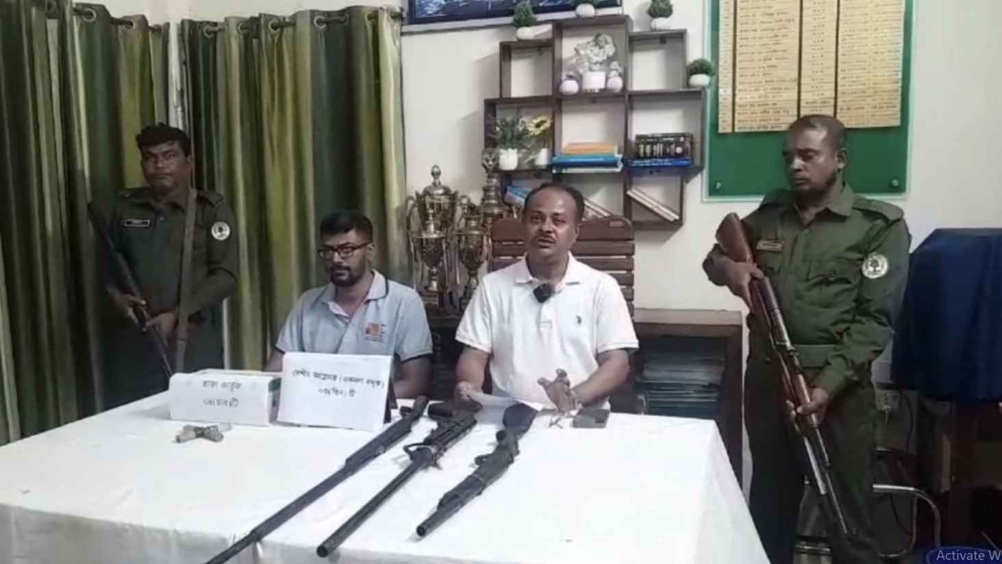 সুন্দরবন থেকে অস্ত্র-গুলিসহ দুই বনদস্যু আটক, জিম্মি ৩ জেলে উদ্ধার