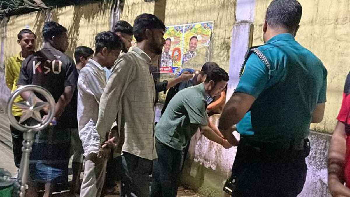 ড্রেনের ওপর রাখা বিস্কুটের কার্টনে মিলল নবজাতকের মরদেহ