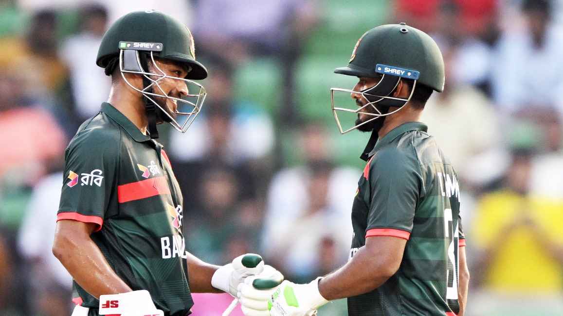 শান্ত-তানজিদের ব্যাটিং বীরত্বে সমতায় ফিরল বাংলাদেশ