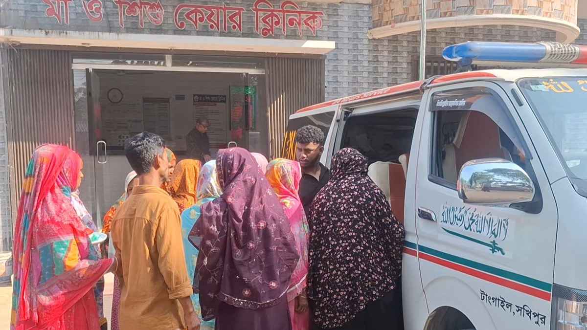 টাঙ্গাইলে রাস্তার পাশে ঝোপে মিলল জীবিত নবজাতক