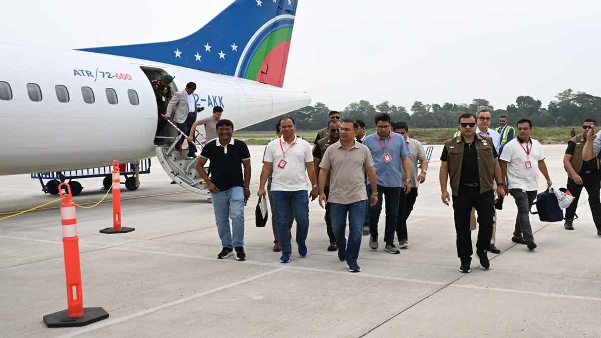 যশোরে পৌঁছেছেন প্রধানমন্ত্রী, সড়ক পথে উলশীর উদ্দেশ্য রওনা