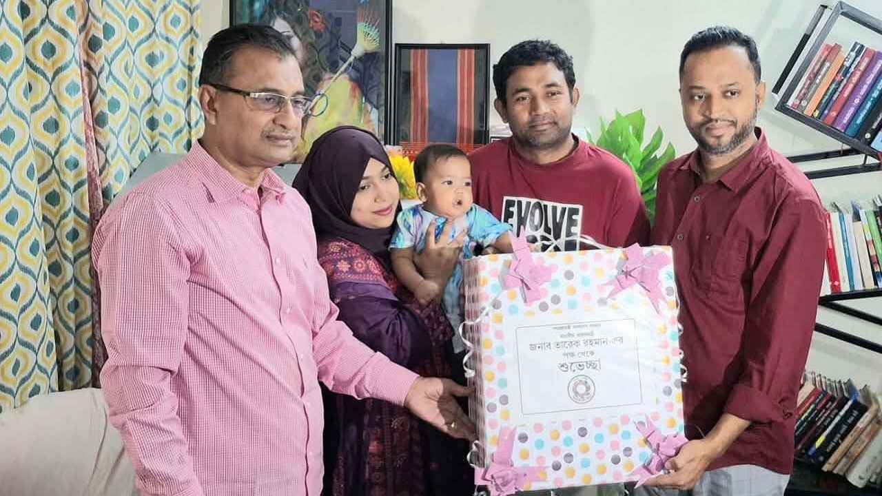 যশোরের সেই শিশুর জন্য উপহার পাঠালেন প্রধানমন্ত্রী 