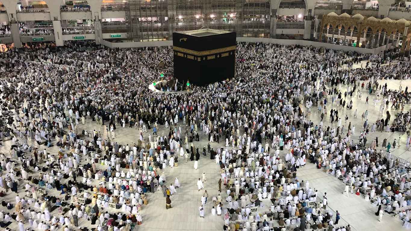 তাওয়াফের সময় ভিড়ে নামাজ কাজা হলে কী করবেন