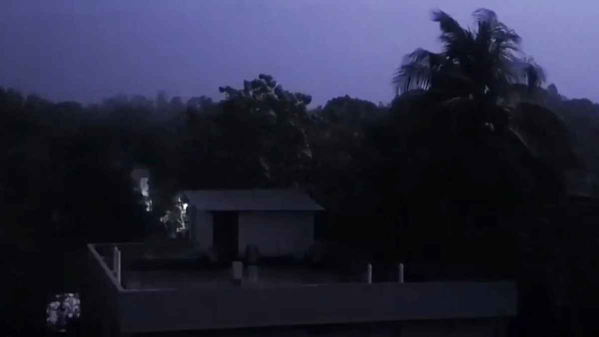 ঠাকুরগাঁওয়ে গভীর রাতে কালবৈশাখীর তাণ্ডব, ব্যাপক ক্ষয়ক্ষতির আশঙ্কা