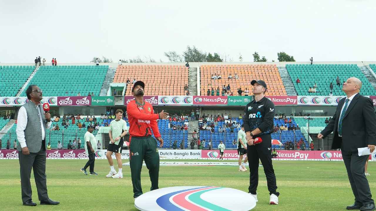 টসে জিতে বোলিংয়ে বাংলাদেশ