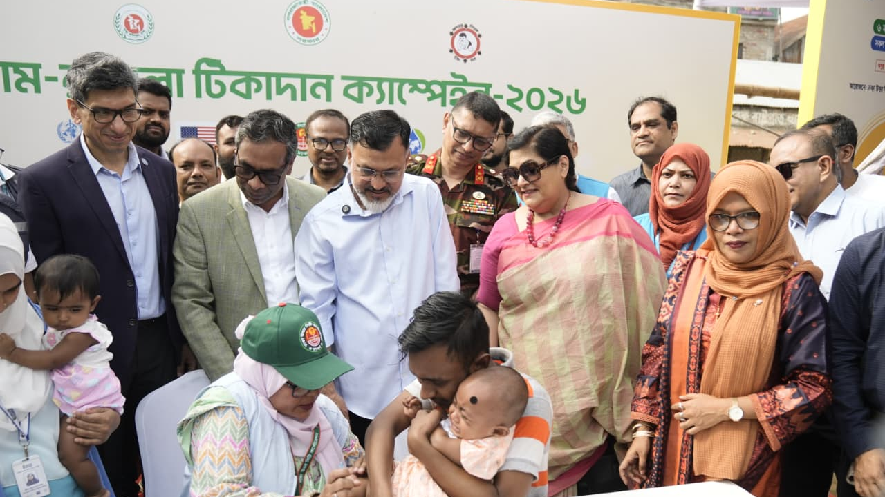 বনানীতে হাম-রুবেলা টিকাদান কার্যক্রমের উদ্বোধন