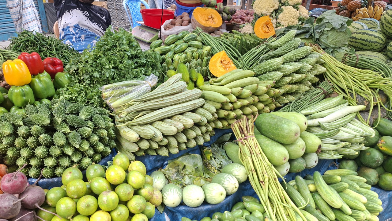 সবজির দামে অস্বস্তি, বেশিরভাগই ১০০ টাকার ওপরে 