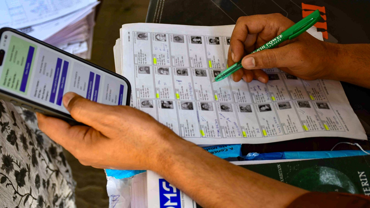 দেশকে রক্ষায় জীবন দিতে প্রস্তুত ১ কোটি ৪০ লাখ ইরানি: পেজেশকিয়ান