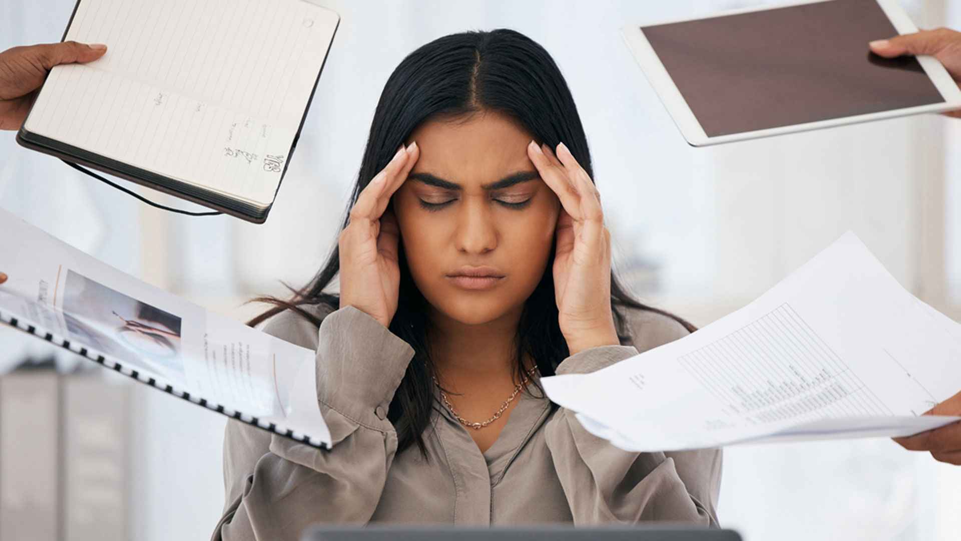 দৈনিক আট ঘণ্টার বেশি কাজ বাড়াচ্ছে মৃত্যুঝুঁকি!