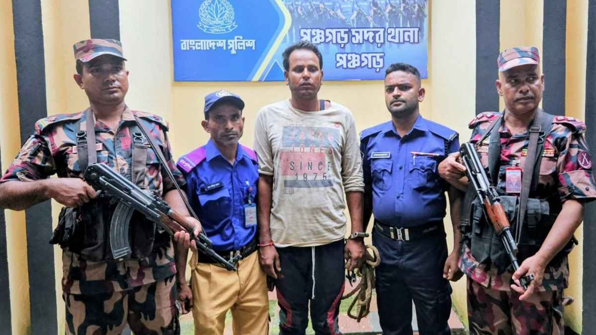 আখ চুরি করতে এসে ভারতীয় যুবক ধরা, পুলিশে দিলো বিজিবি