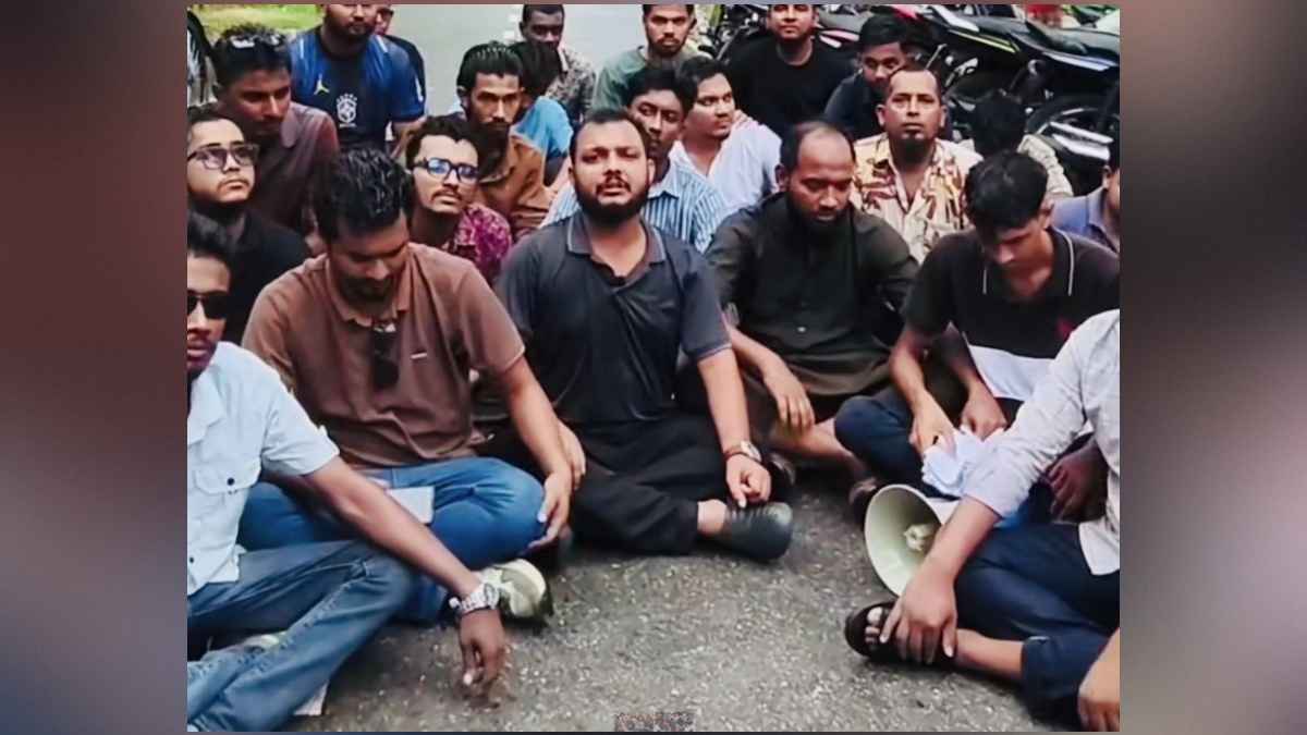 নিয়োগে অনিয়মের অভিযোগ, বরিশালে ইউএনও কার্যালয়ে ছাত্রদলের বিক্ষোভ
