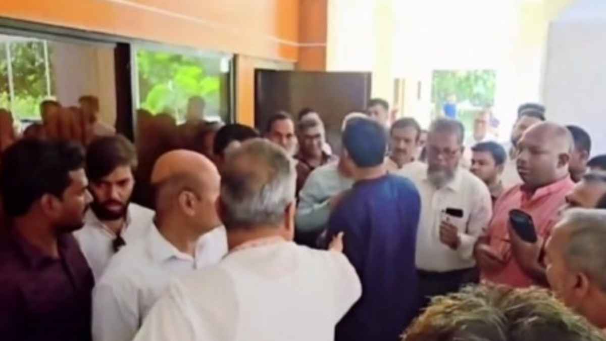 গণশিক্ষা প্রতিমন্ত্রীকে নিয়ে বিএনপির দুই নেতার টানাটানি