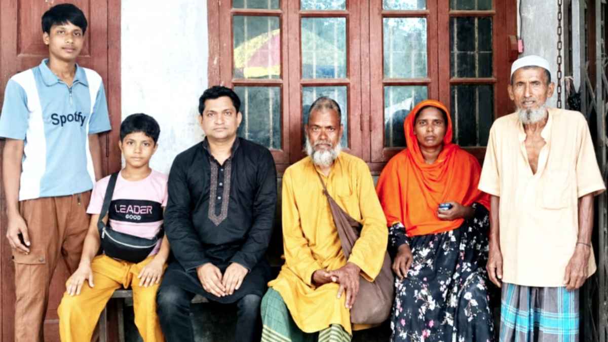 নিখোঁজ হাশিমকে পরিবারের হাতে তুলে দিলো 'ব্রাহ্মণবাড়িয়া বাতিঘর'