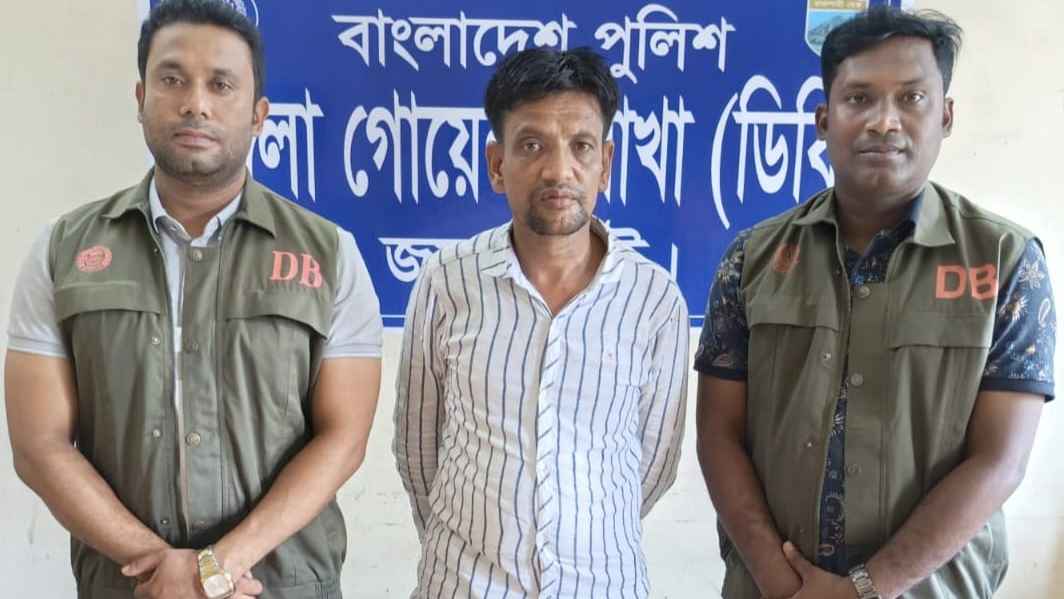 জয়পুরহাটে ১৫০ ইয়াবাসহ মাদক কারবারি গ্রেফতার
