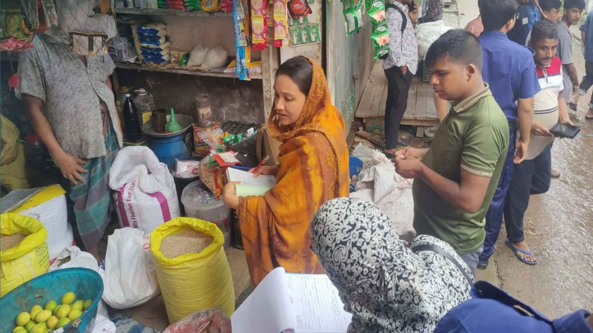 নলছিটিতে অভিযানে পাঁচ প্রতিষ্ঠানকে জরিমানা