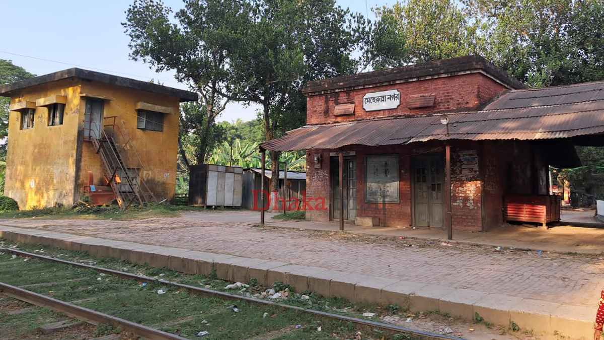পাশেই স্টেশন, তবু ট্রেনে উঠতে ১২ কিলোমিটার পাড়ি যবিপ্রবি শিক্ষার্থীদের