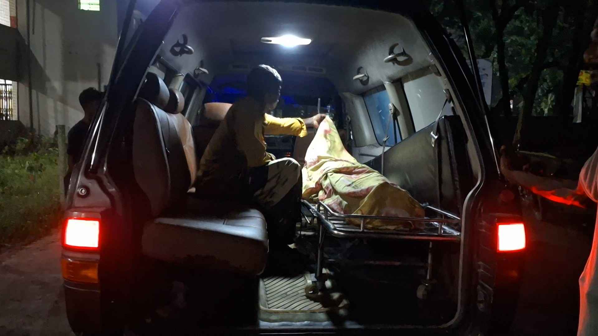 করতোয়া নদীতে পাথর কুড়াতে গিয়ে প্রাণ গেল বৃদ্ধ শ্রমিকের
